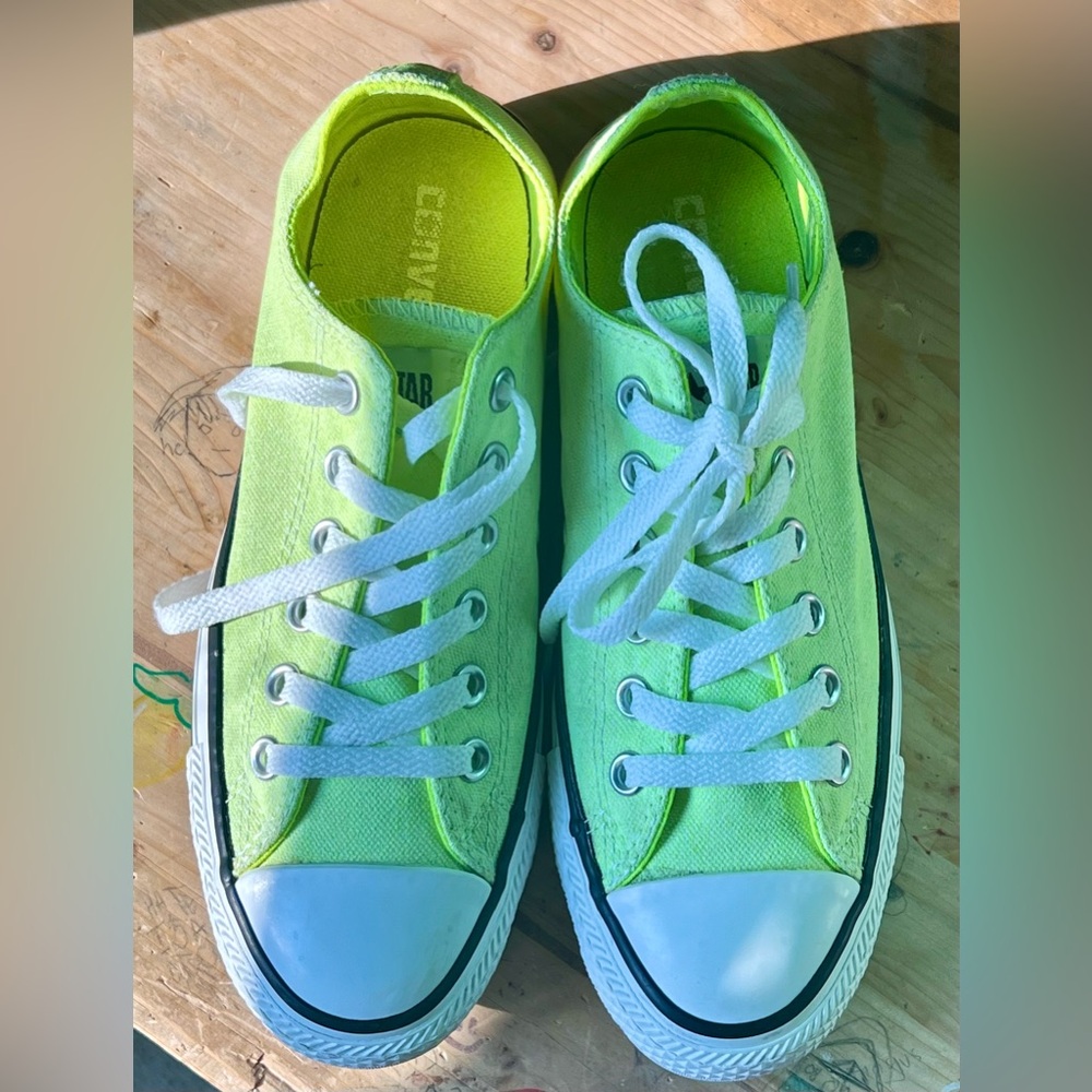 Neon yellow/ green converse men size 5 women size 7